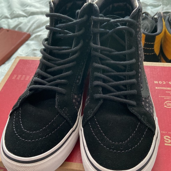 Vans - Picture 2 of 4